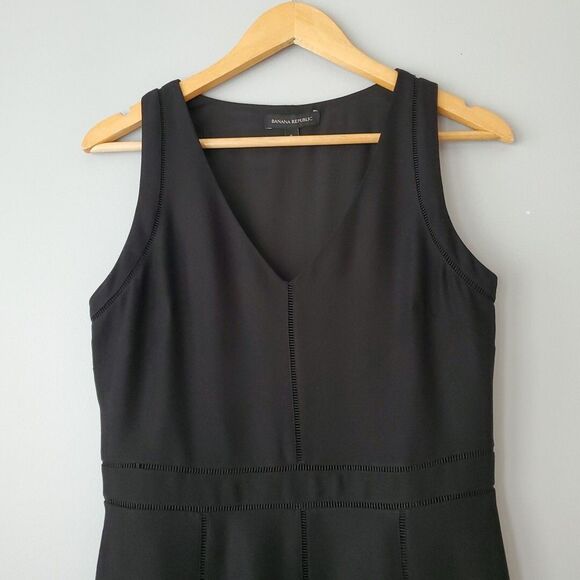 Banana Republic Black V-Neck Fit Flare Sleeveless Midi Dress w Pockets Womens 6 - Picture 2 of 8